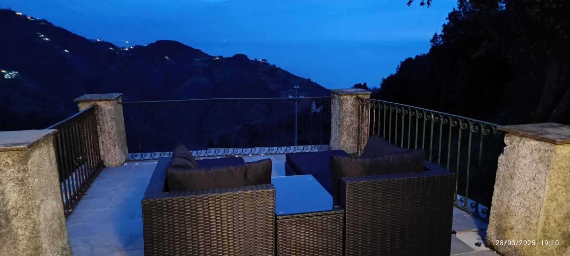 La Quiete Accesa Hotel เวอนาซซา ภายนอก รูปภาพ